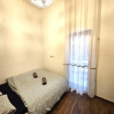 Modern 2 Bedrooms Flat In The Center