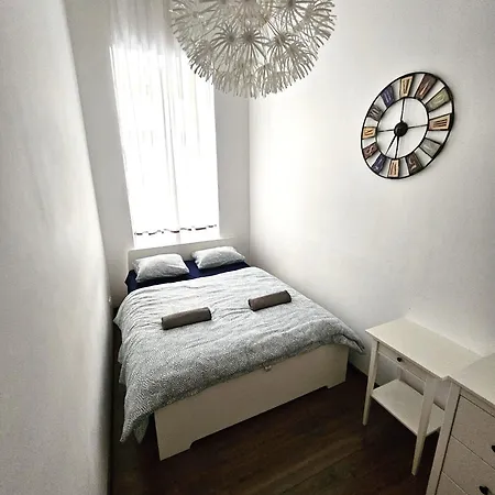 Modern 2 Bedrooms Flat In The Center Apartment