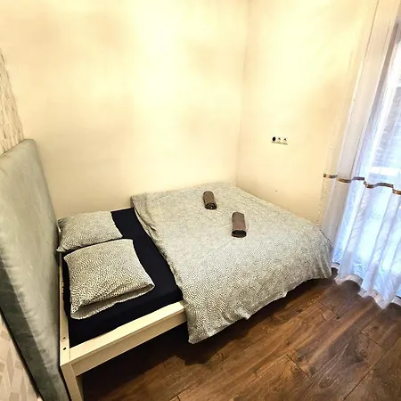 Apartment Modern 2 Bedrooms Flat In The Center