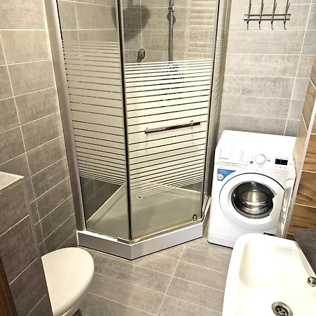 Modern 2 Bedrooms Flat In The Center